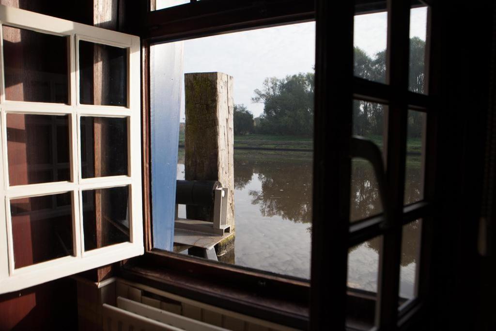 Boat Hotel De Barge Μπριζ Εξωτερικό φωτογραφία