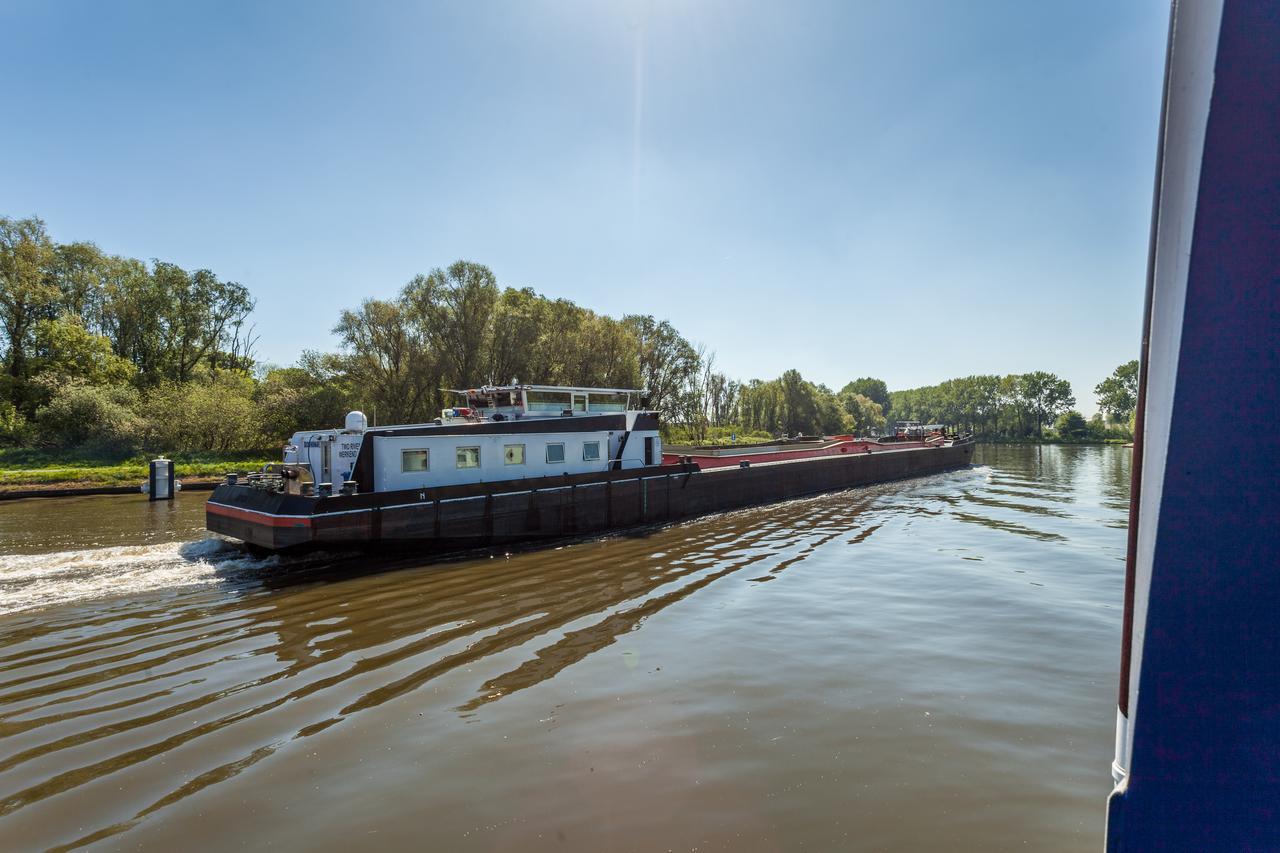 Boat Hotel De Barge Μπριζ Εξωτερικό φωτογραφία